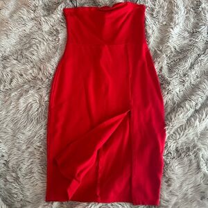 RED STRAPLESS DRESS